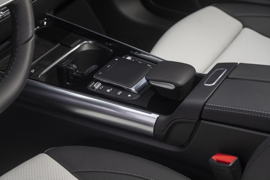 Детали интерьера Mercedes-Benz GLA250 AMG Line (H247) 2020 года  (NA) (фото 65 из 96)